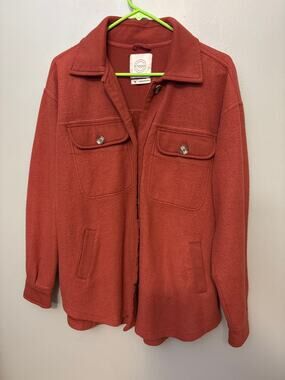 Stoosh fleece shacket with front button closure and two patch pockets. Sz M